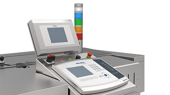 組合式金屬檢測器和檢重儀Essentus L Performance Combi的兩個界面的詳細視圖 